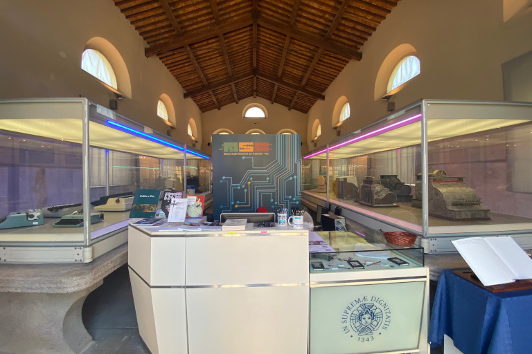 Salle Pacinotti : la première salle de l'exposition, elle contient les expositions temporaires